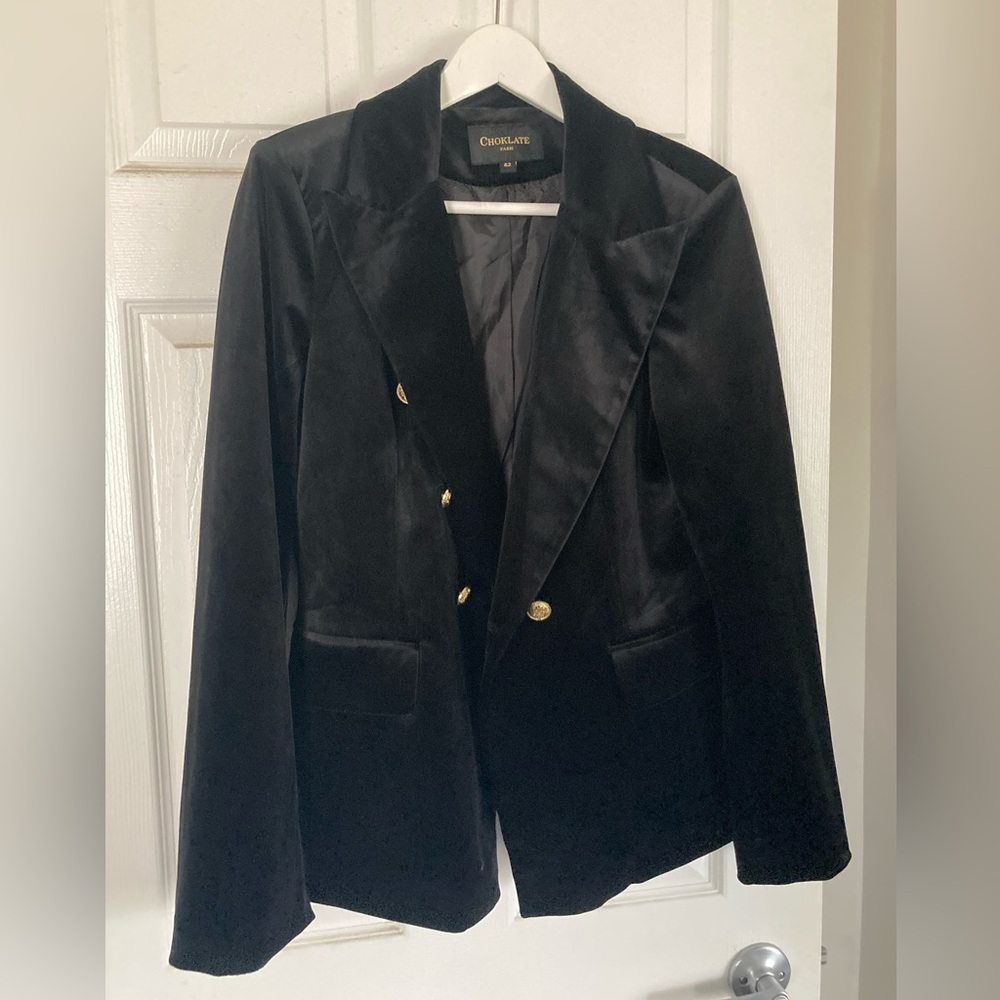 Classy velvet blazer—fabulousness